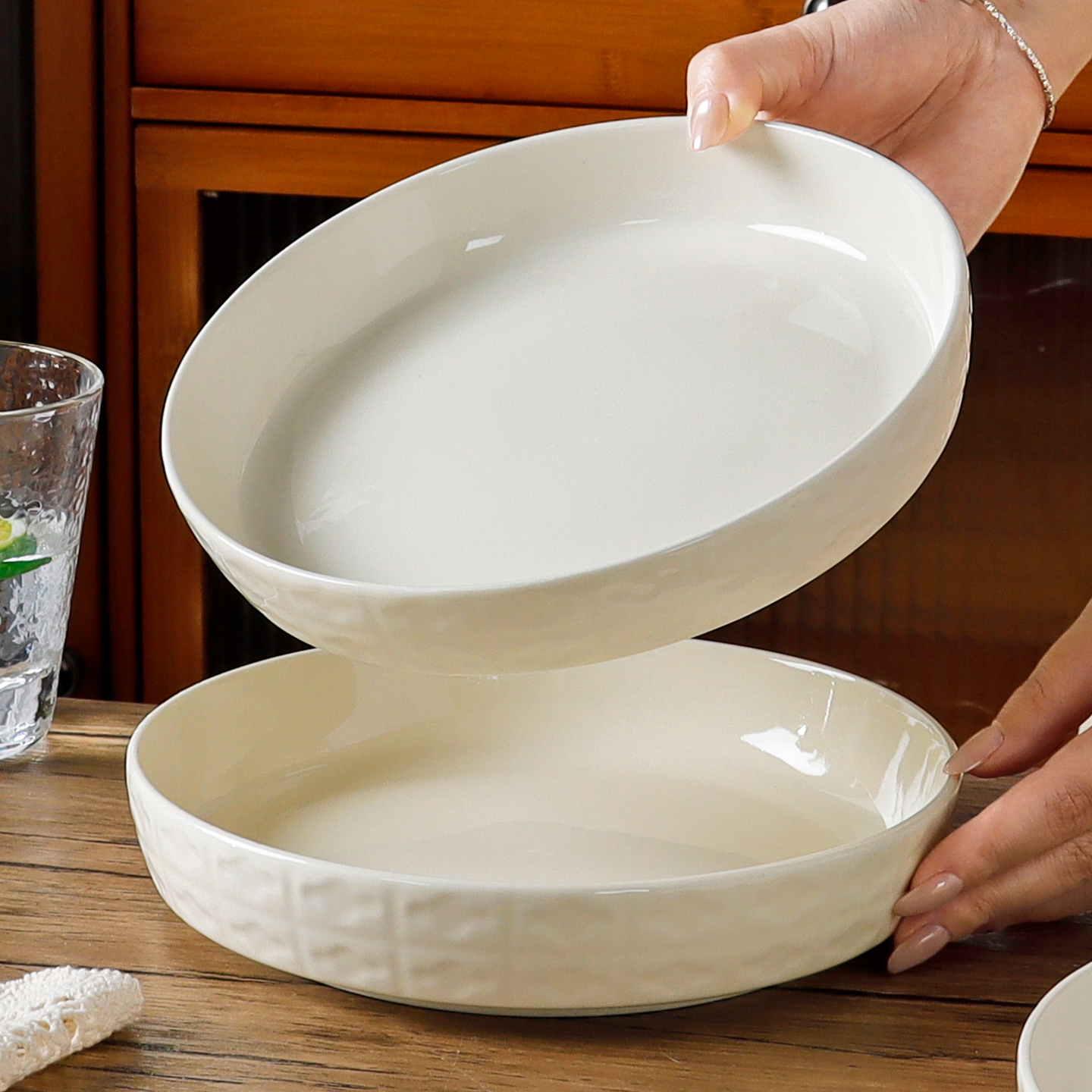 奶油风深盘釉下彩陶瓷盘子菜盘家用2025新款碗碟子餐具高颜值餐盘