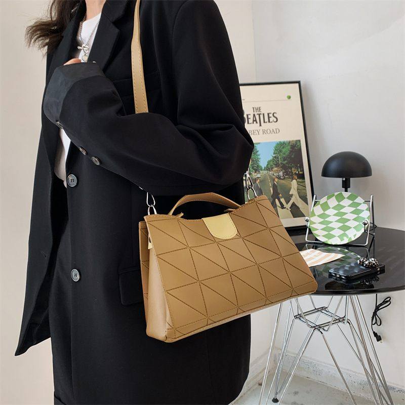 新品 潮流菱格包包2025新款质感洋气单肩腋下包时尚水桶斜挎包女,淘宝优惠券,粉丝福利购,淘宝优惠卷