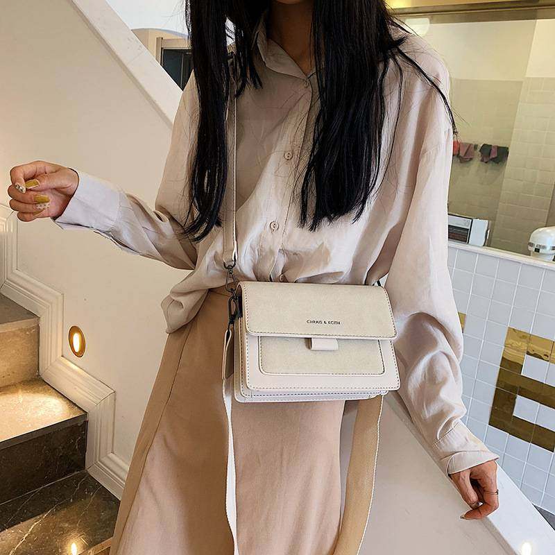 新品 chic小包包女2023新款韩版小方包宽肩带时尚百搭单肩斜挎包,淘宝优惠券,粉丝福利购,淘宝优惠卷