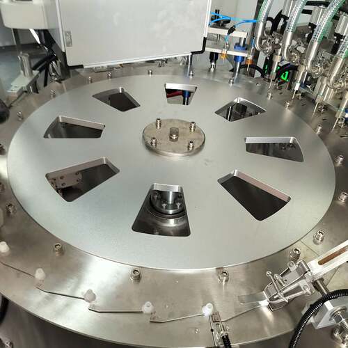 全自动四头转盘式自立吸嘴袋灌装旋盖机果汁醋饮料果冻沙棘包装机 - 图1