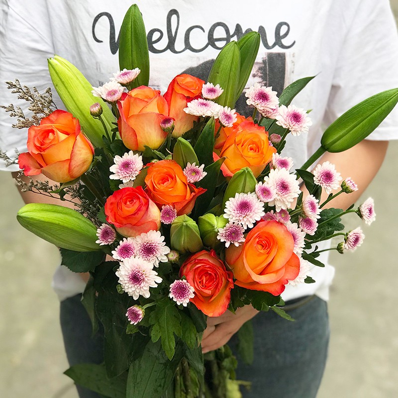 鲜花云南直发玫瑰花香水百合向日葵家用新鲜混搭插花速递全国速递