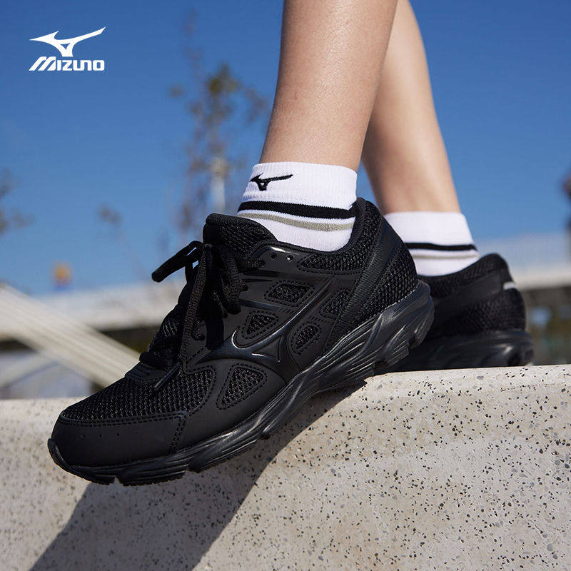  美津浓outlets店跑步鞋