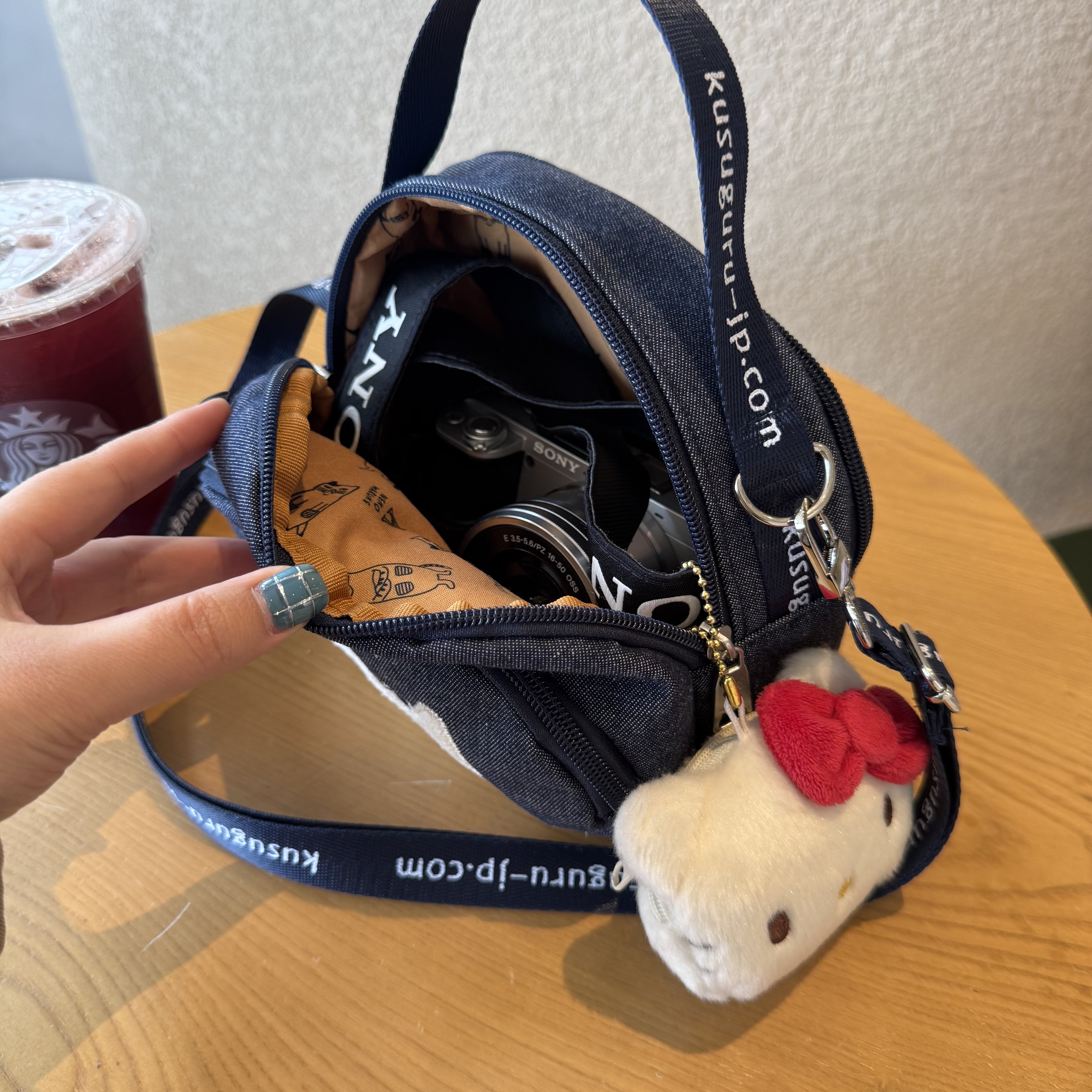 可放相机 日本正品多隔层超实用斜挎包多分层拉链手提包刺绣猫咪,淘宝优惠券,粉丝福利购,淘宝优惠卷