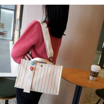 Niche Japanese Striped Versatile Tote Bag Lunch Bag ຄວາມຈຸຂະຫນາດໃຫຍ່ A4 File Canvas Fashionable Adjustable Crossbody Bag