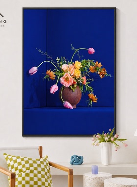 花瓶静物展现雅致艺术家居氛围