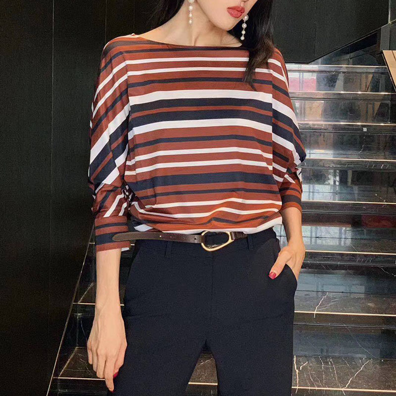  新颖阿玛施正T恤