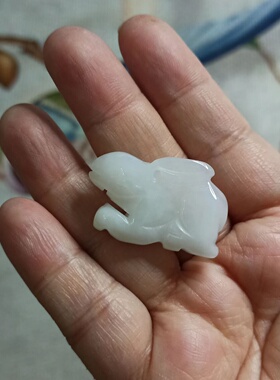 翡翠飘花吊坠生肖兔雕刻件厚装