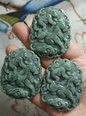 天然翡翠吊坠乌鸡飘花十二生肖