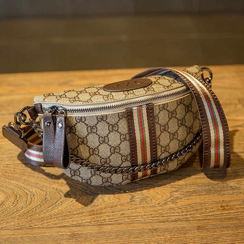 2020新款超火胸包网红百搭斜挎小包 莱羽女士包袋