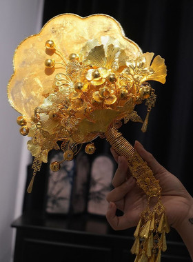 金色手捧花中式新娘闺蜜