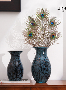 现代轻奢客厅样板间蓝色琉璃花瓶