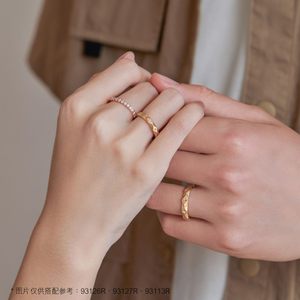 周生生V&A情诗18K金戒指情侣对戒订婚个性设计93127R