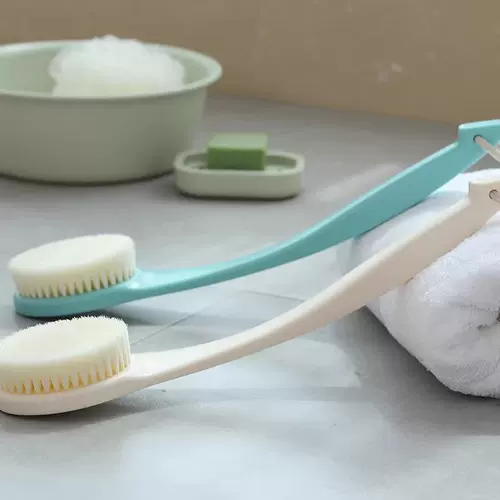 Японская купание с вычищенной артефакной щеткой для кустарника