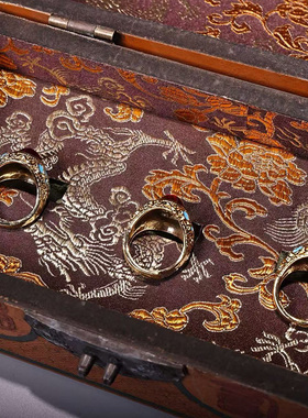 古董文玩乡下收漆器盒装花丝镶嵌红星光宝石戒指一盒复古老物件