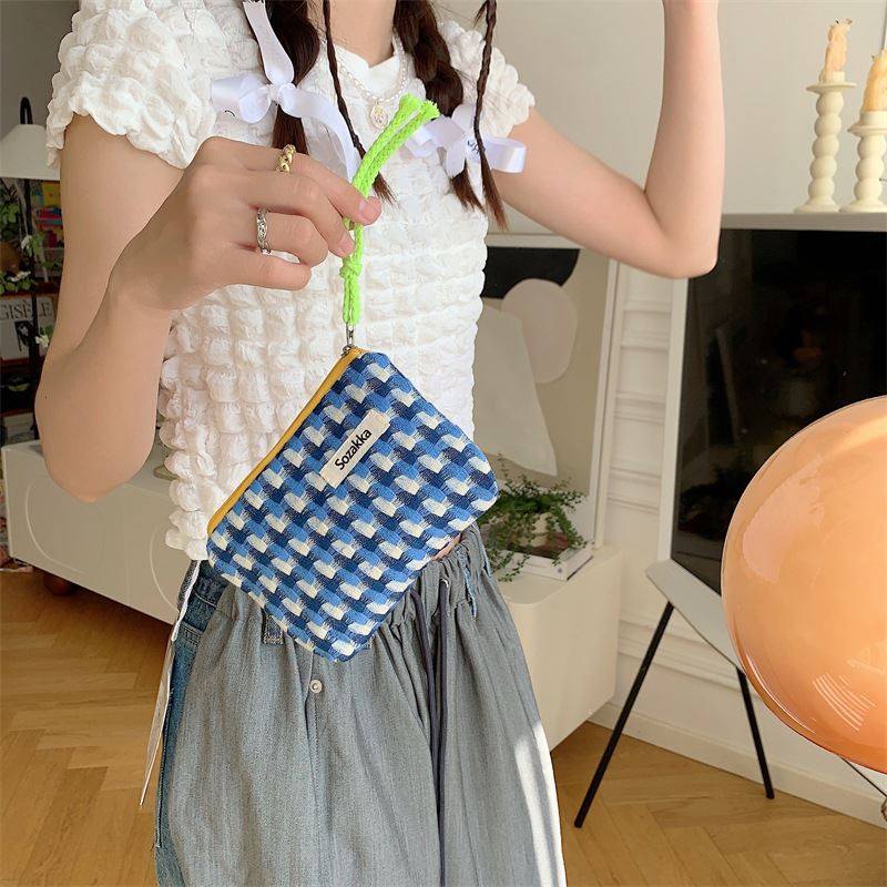 35202 日系涂层格纹系绳口红包女化妆包便携随身零钱包洗漱收纳袋,淘宝优惠券,粉丝福利购,淘宝优惠卷