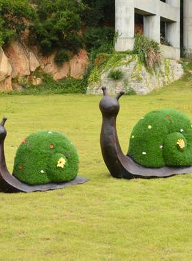 玻璃钢绿植蜗牛雕塑草皮兔子松鼠摆件公园小区幼儿园绿雕动物美陈