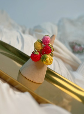 女性可爱手工钩织水果戒指