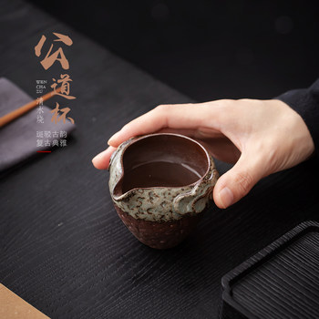 ເຄື່ອງປັ້ນດິນເຜົາ Retro ຫຍາບຍຸດຕິທໍາຈອກຄົວເຮືອນ ceramic ມືຈັບຜູ້ຊາຍຈອກ kung fu ຊາຊຸດຊາ dispenser ຊາ leaking cup fair cup
