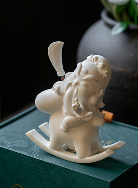 德化白瓷马上摇成功关公摆件