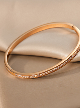 恋约满天星手镯女轻奢小众钛钢