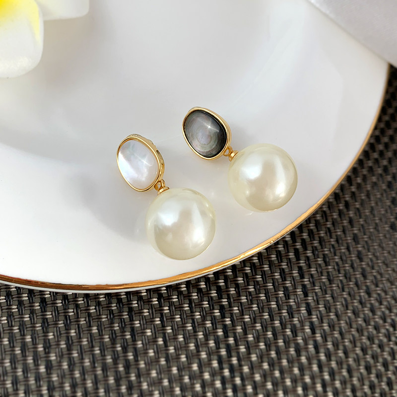 奥米迪奥双色白贝母珍珠吊坠感耳钉 aomidior耳钉