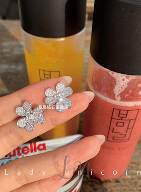 爆闪三瓣花吊坠时尚莫桑石白金