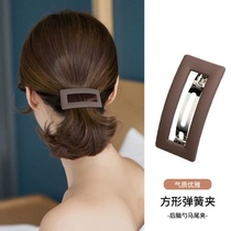 Short Hair Dressive Grip Chuck Decorated Frosted Eight-character Hairpin Woman 2023 New Rear Brain Spoon High-end Lined Spring Clip