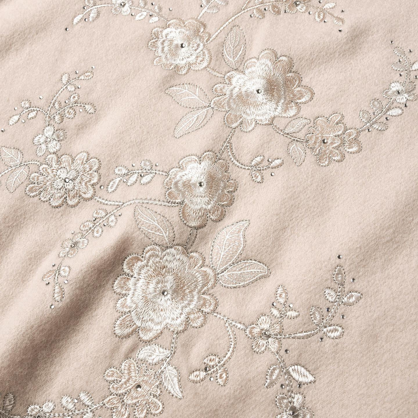 米色羊毛围巾披肩外搭烫钻刺绣披风送妈妈长辈实用礼物高档礼盒装,淘宝优惠券,粉丝福利购,淘宝优惠卷