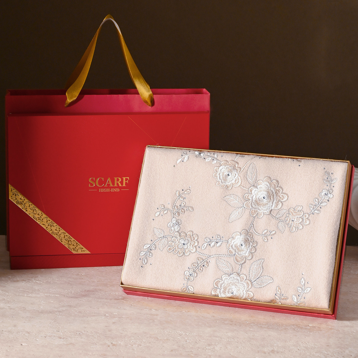 米色羊毛围巾披肩外搭烫钻刺绣披风送妈妈长辈实用礼物高档礼盒装,淘宝优惠券,粉丝福利购,淘宝优惠卷