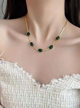 钛钢法式复古祖母绿钻锁骨链