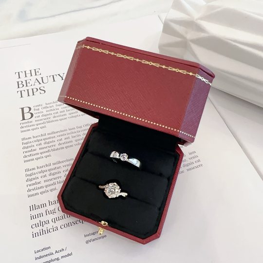 Wedding ring simulated living diamond rings look big