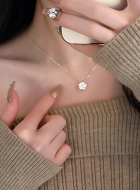 十里间亮晶晶拉丝花朵项链