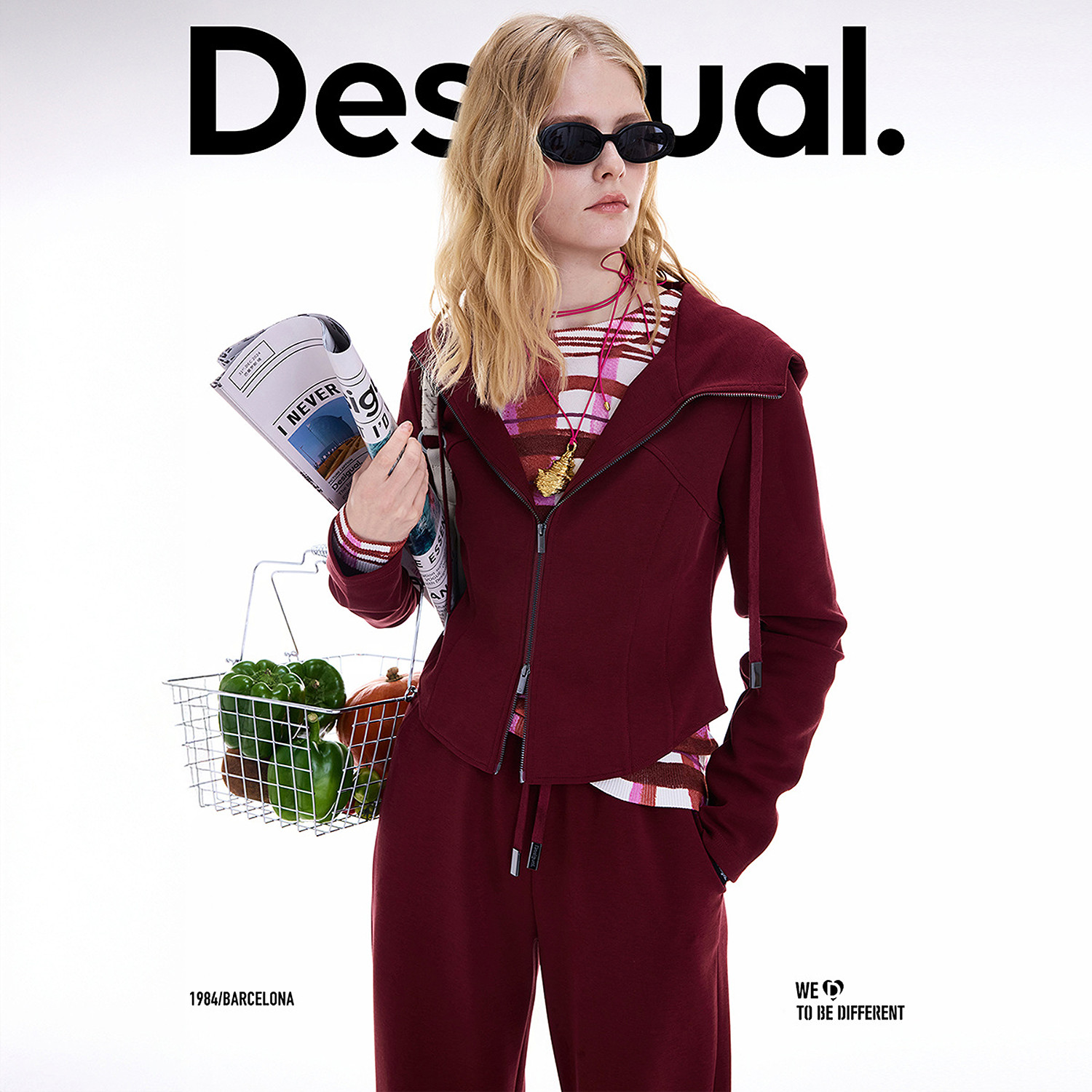 Desigual25秋冬新品修身连帽弧形下摆紫红色女士外套