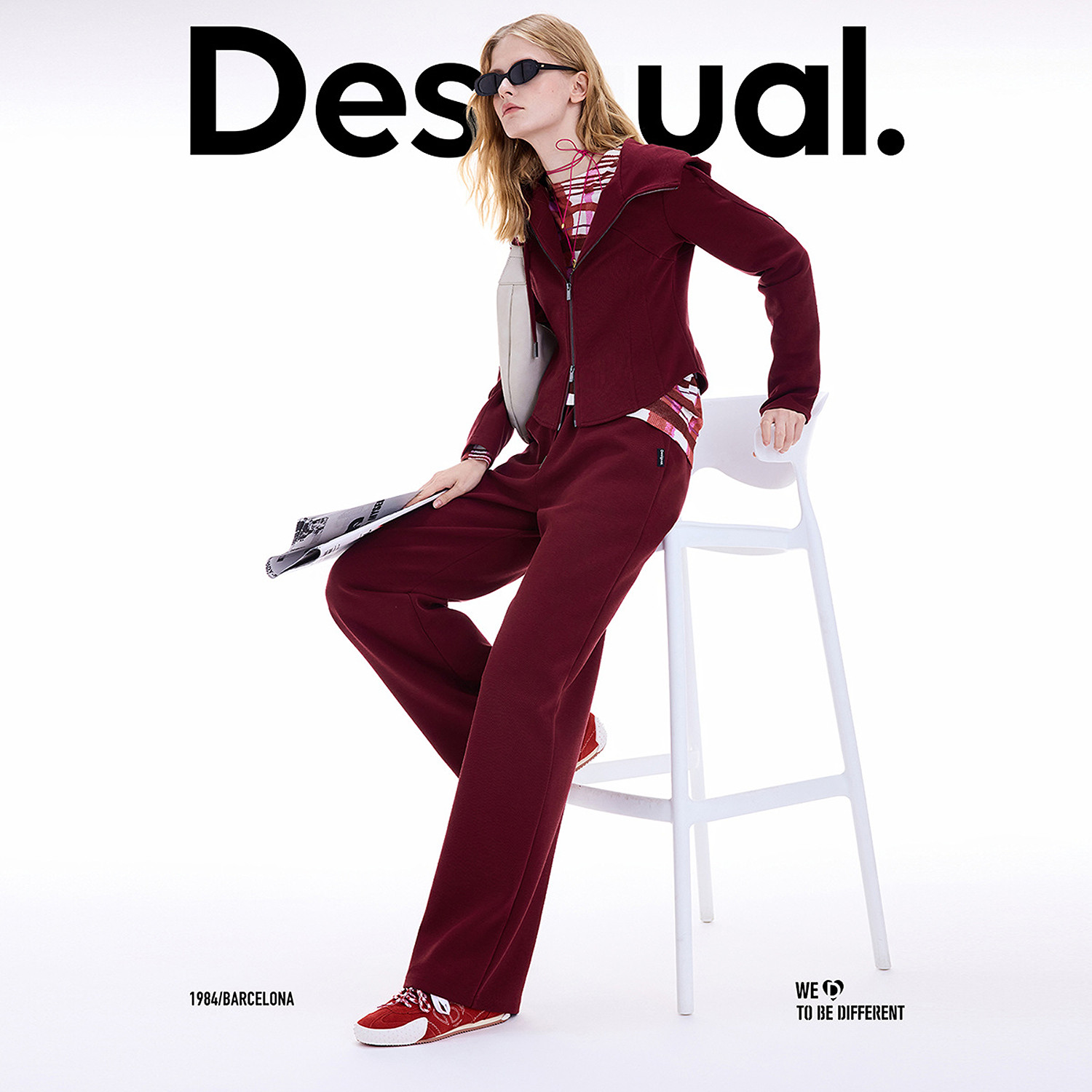 Desigual25秋冬新品修身连帽弧形下摆紫红色女士外套