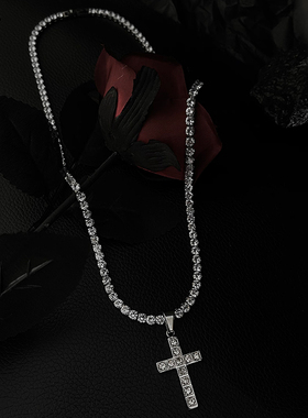 欧美镶钻十字架吊坠潮马思唯同款