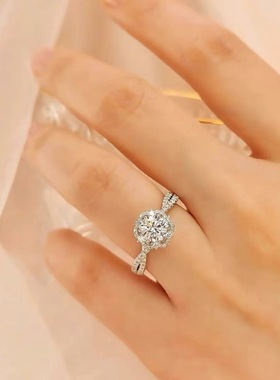 【艾莎公主】S925银镀18K白金莫桑钻AU750戒指女奢华时尚婚戒