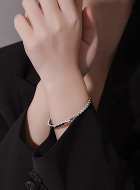 ins风女钛钢波浪纹设计手镯