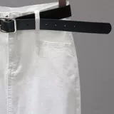 Длинная летняя белая эластичная приталенная джинсовая юбка, средней длины, с акцентом на бедрах