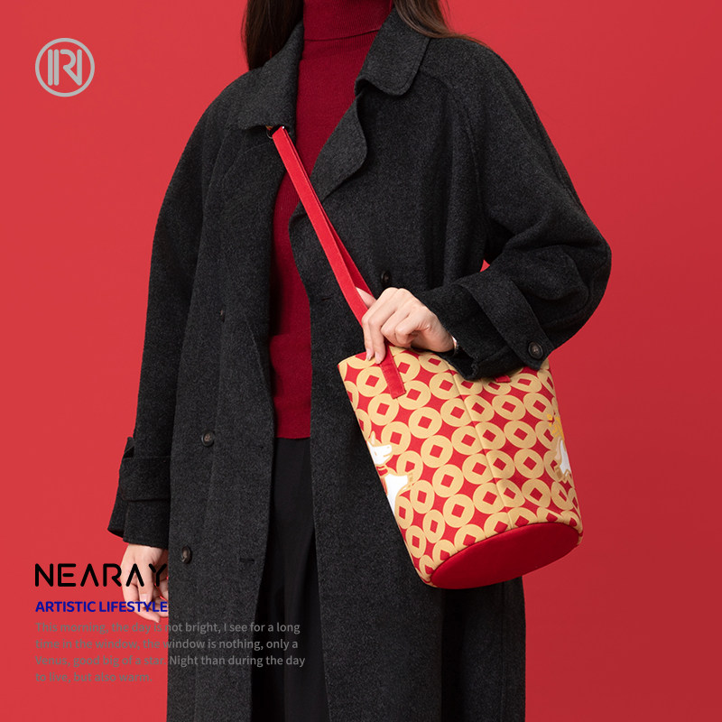 尼睿新款红色单肩包马年定制logo印花帆布包企业年会礼品水桶包W,淘宝优惠券,粉丝福利购,淘宝优惠卷