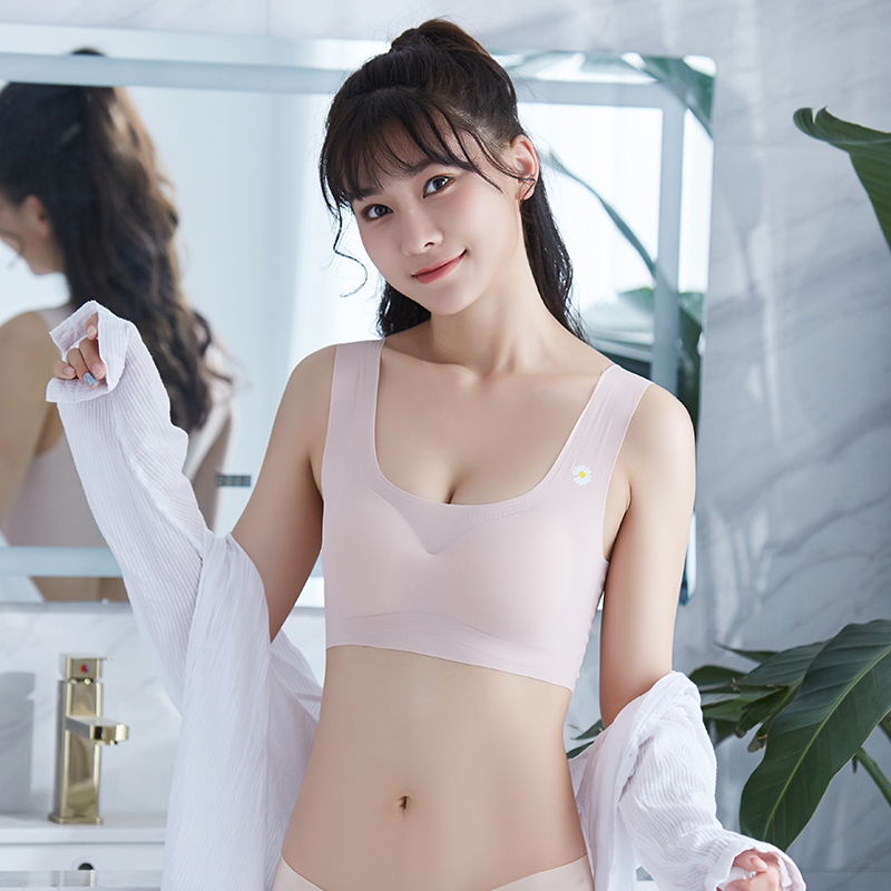 泰国新款2020小雏菊乳胶女无痕内衣 赫雨茜文胸套装