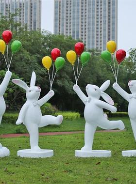 园林景观草坪摆件户外楼盘幼儿园公仔装饰玻璃钢卡通气球兔子雕塑