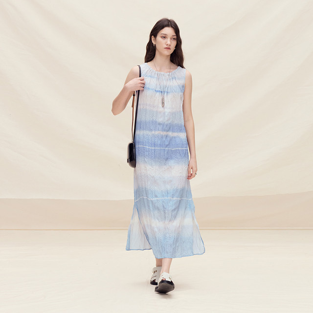 Hand-wrinkled semi-circle women's clothing 2024 summer round neck gradient printed pleated sleeveless dress niche design