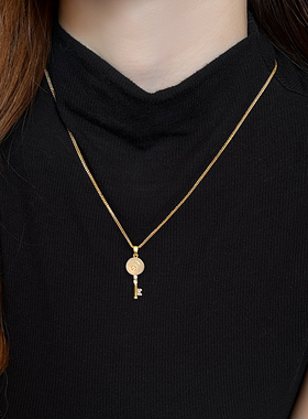 新中式人造玉髓钥匙吊坠项链女2025新款爆款长款毛衣链颈链配饰品