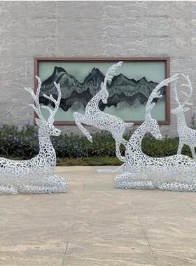 户外不锈钢镂空字母鹿雕塑草坪景观小品装饰大型发光铁艺动物摆件