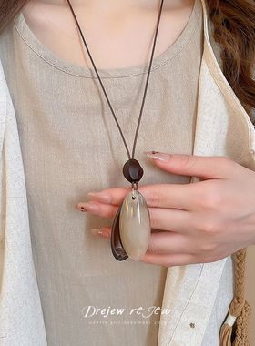 新中式简约木头吊坠项链女2025新款高级感度假风个性长款毛衣链