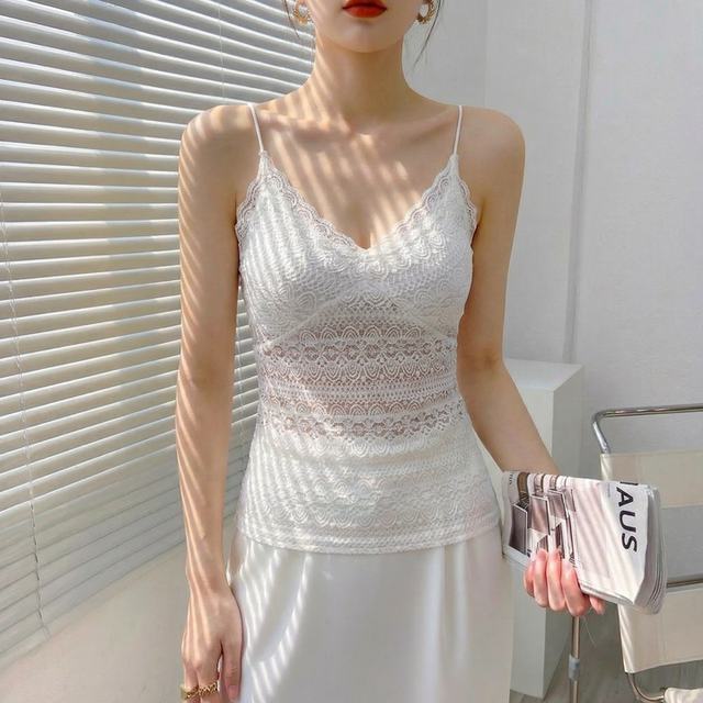 ເສື້ອຍືດຄໍ V-neck lace camisole ພາຍໃນຂອງແມ່ຍິງກວມເອົາເຕົ້ານົມຂ້າງ