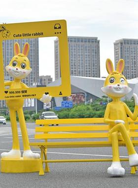 户外大型卡通网红兔子雕塑玻璃钢美陈售楼部景观装饰品落地大摆件