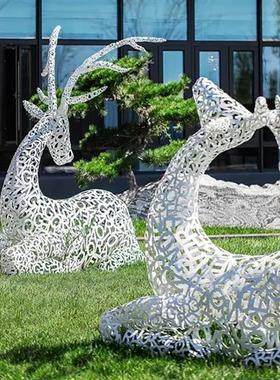 不锈钢镂空梅花鹿雕塑铁艺发光动物摆件草坪园林景观售楼处装饰品