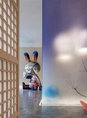 现代卡通玻璃钢兔子电镀雕塑摆件客厅家居装饰坐姿大型落地摆件