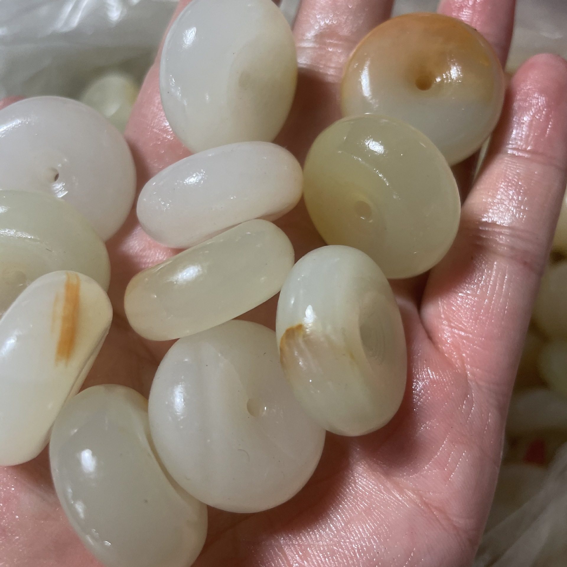 阿富汗玉原石皮平安扣俏色红皮原色沁色俏色巧雕厂价直销特价